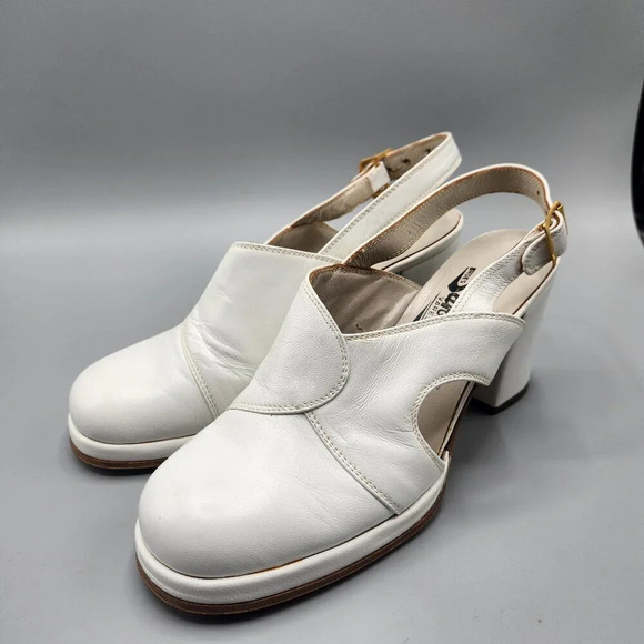 Sarosi Shoes - Vintage Closed Toe Heels White Italy  Size 6